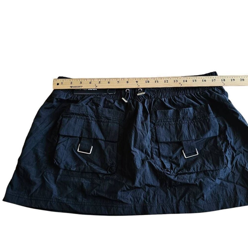 Fashion nova womens Sz 1X black nylon mini cargo skirt - Picture 4 of 7